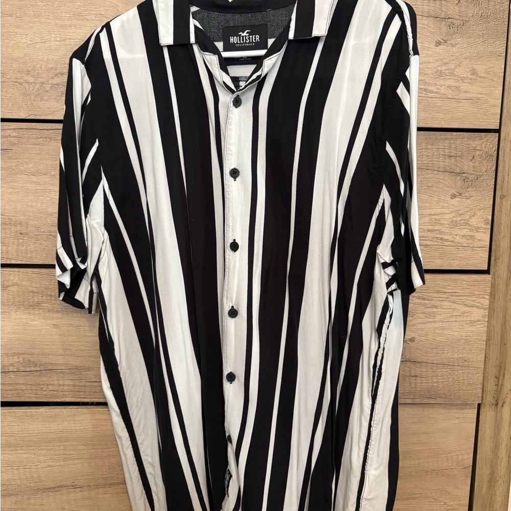 Hollister Men's Vertical Striped Shirt in Black and White